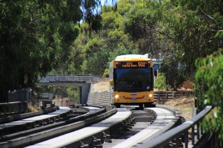 View 502 passing through Klemzig on the O-Bahn